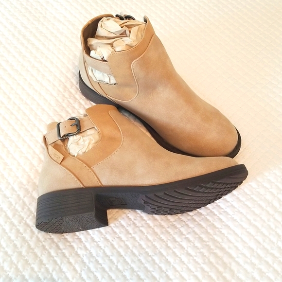 NWT LUK-EES by MUK LUKS boots, color - stone, Womens size US 8, Water resistant - Picture 2 of 4